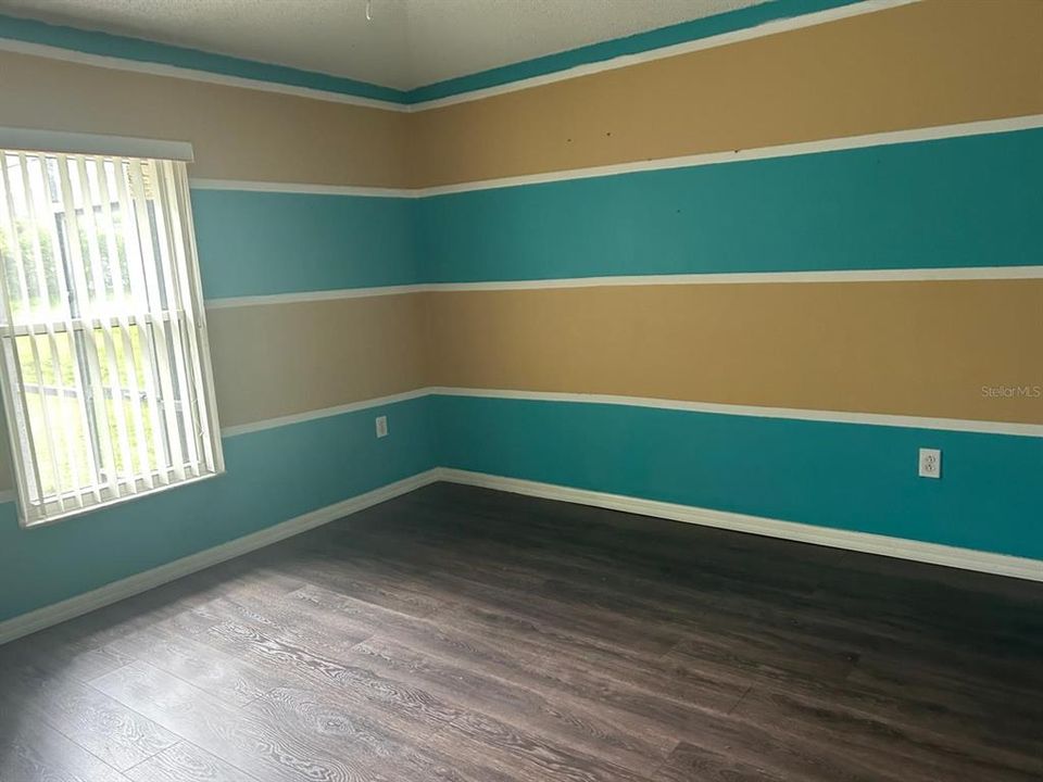 For Sale: $345,000 (4 beds, 3 baths, 1669 Square Feet)