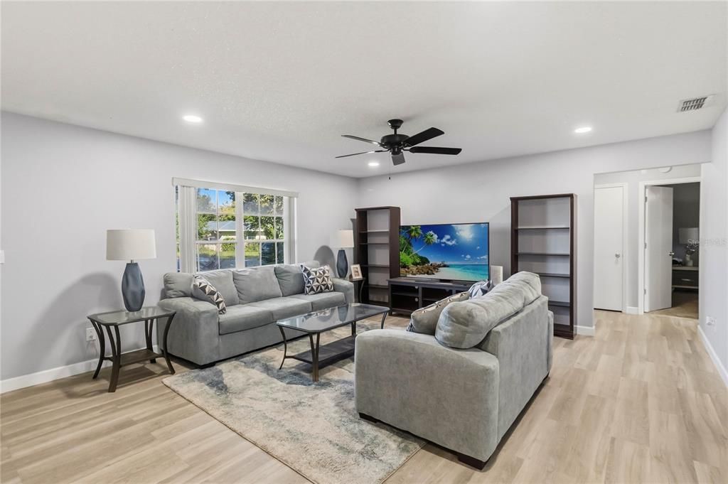 For Sale: $359,000 (3 beds, 2 baths, 1519 Square Feet)