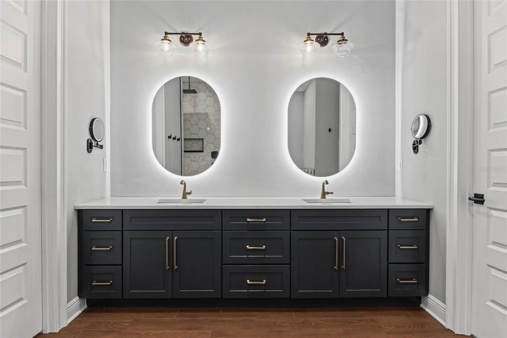 For Sale: $1,900,000 (5 beds, 5 baths, 3746 Square Feet)