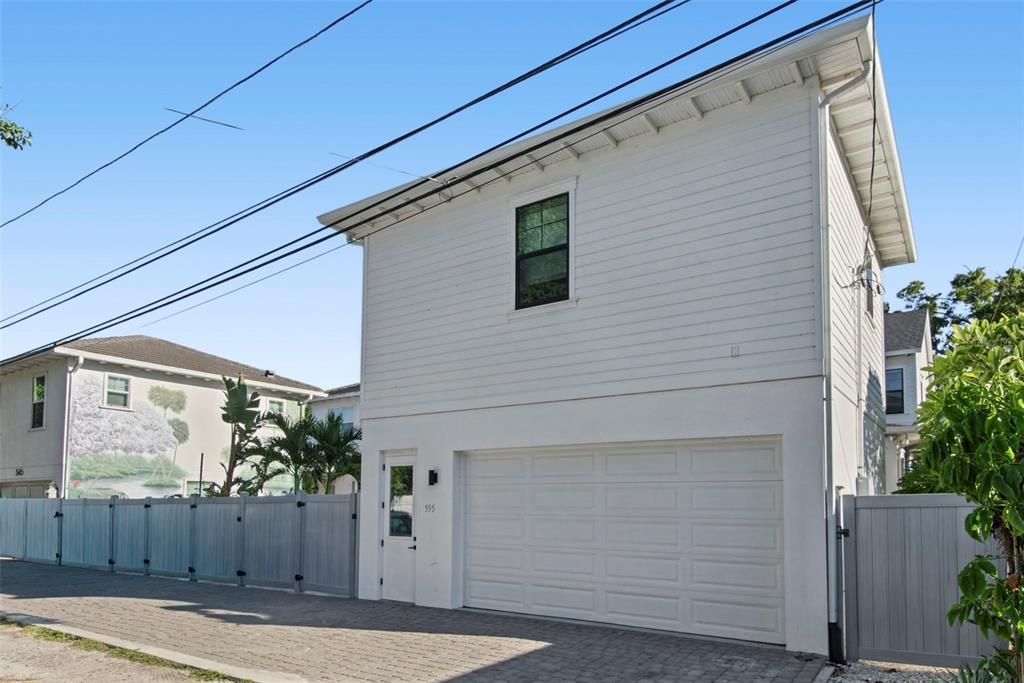 For Sale: $1,900,000 (5 beds, 5 baths, 3746 Square Feet)
