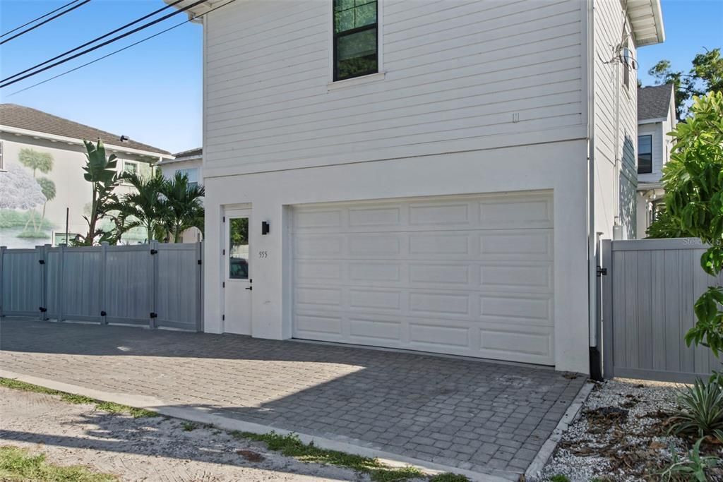 For Sale: $1,900,000 (5 beds, 5 baths, 3746 Square Feet)