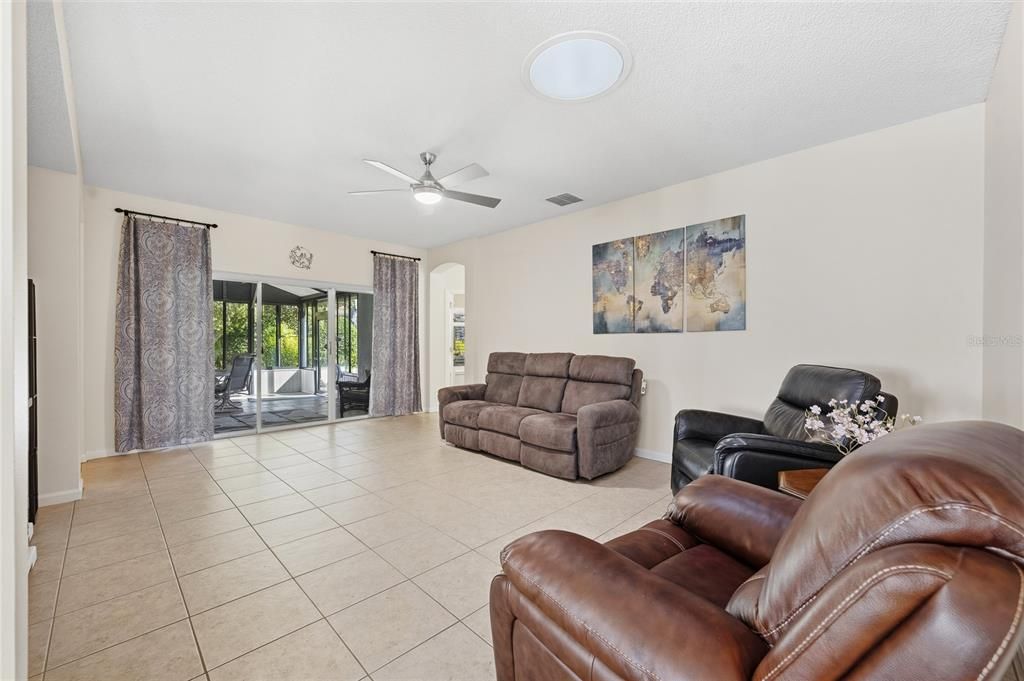 For Sale: $369,000 (3 beds, 2 baths, 1793 Square Feet)