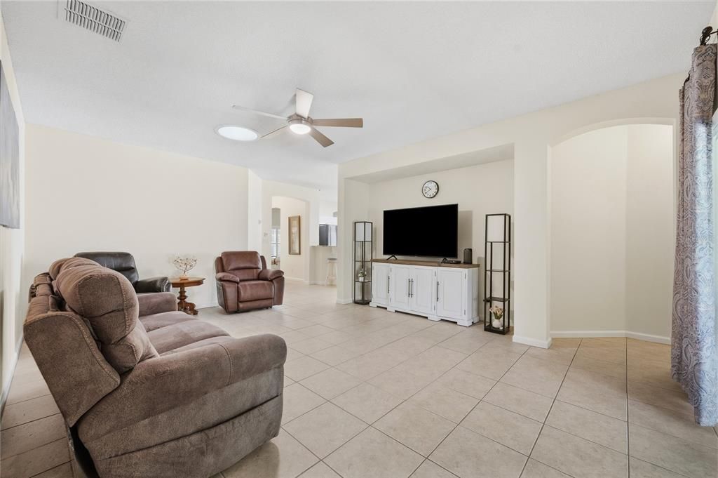 For Sale: $369,000 (3 beds, 2 baths, 1793 Square Feet)