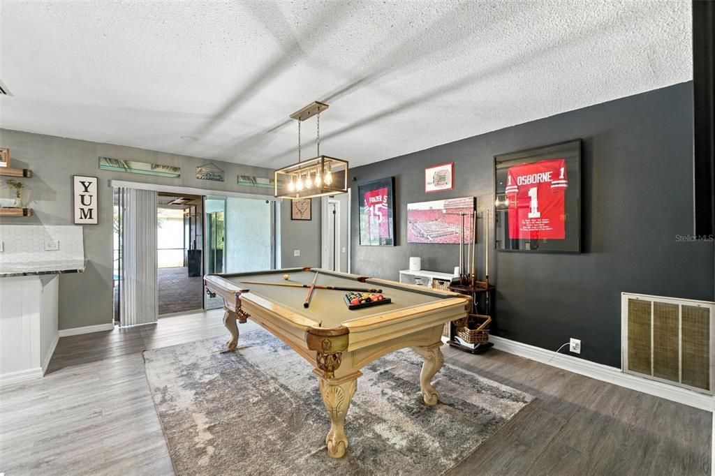 For Sale: $419,900 (3 beds, 2 baths, 1541 Square Feet)