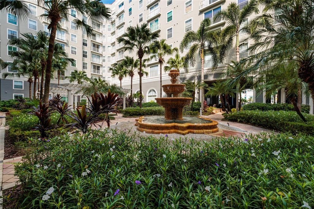 Active With Contract: $555,000 (2 beds, 2 baths, 1180 Square Feet)