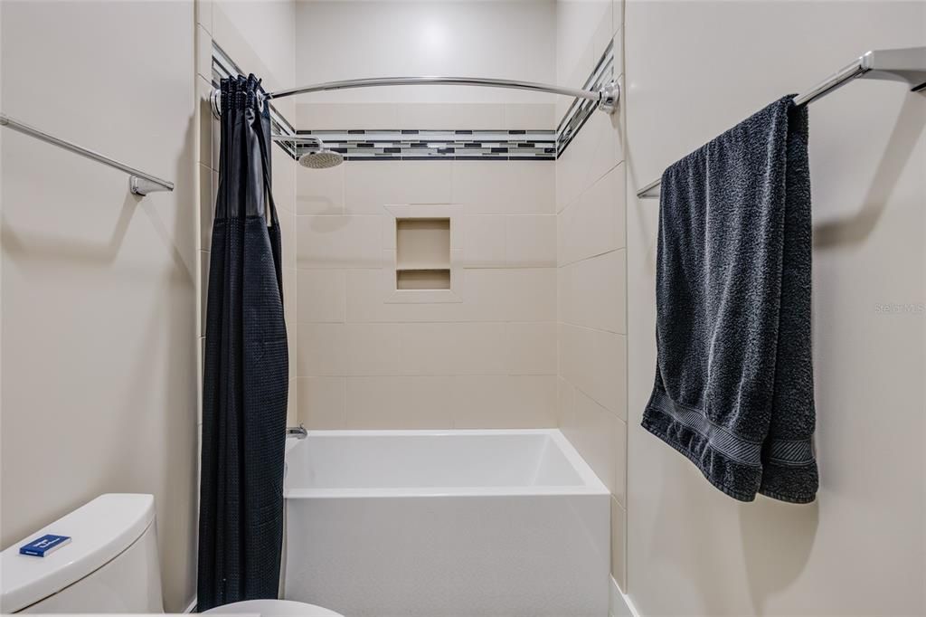 Active With Contract: $555,000 (2 beds, 2 baths, 1180 Square Feet)