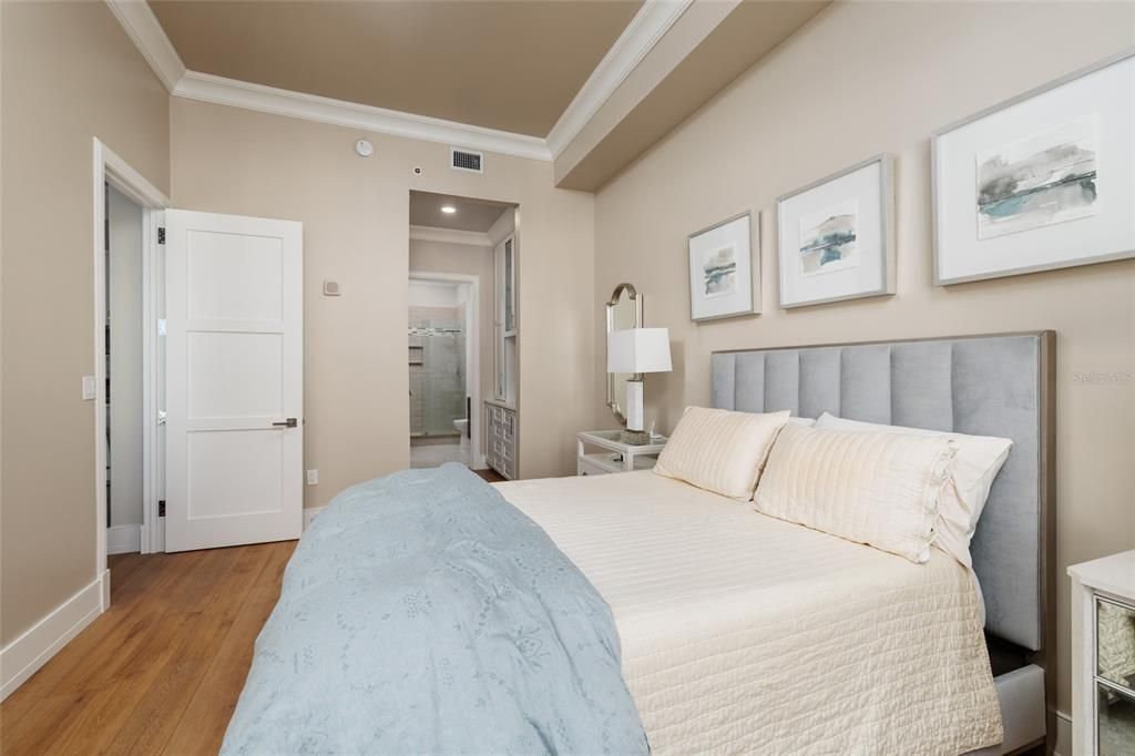 Active With Contract: $555,000 (2 beds, 2 baths, 1180 Square Feet)