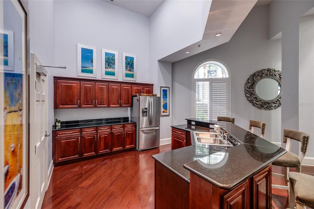 Active With Contract: $555,000 (2 beds, 2 baths, 1180 Square Feet)