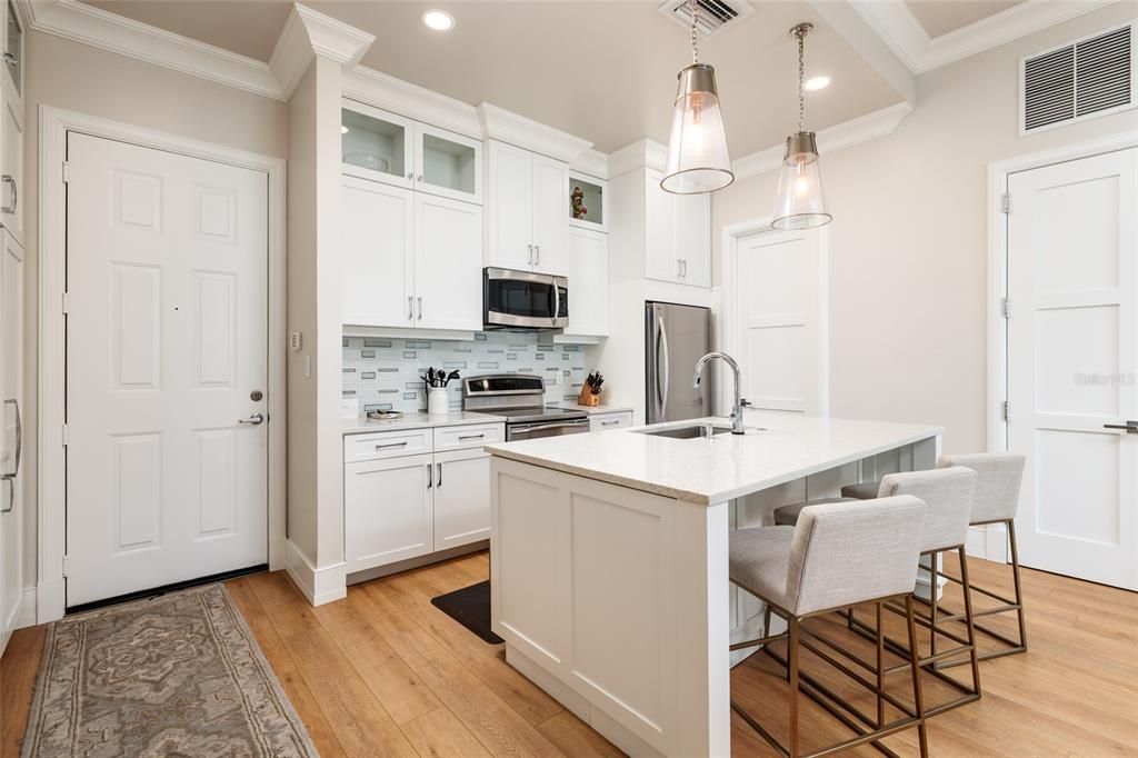 Active With Contract: $555,000 (2 beds, 2 baths, 1180 Square Feet)