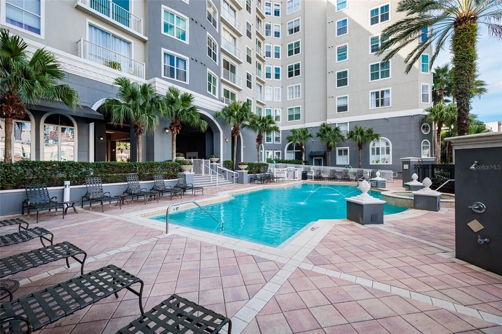 Active With Contract: $555,000 (2 beds, 2 baths, 1180 Square Feet)