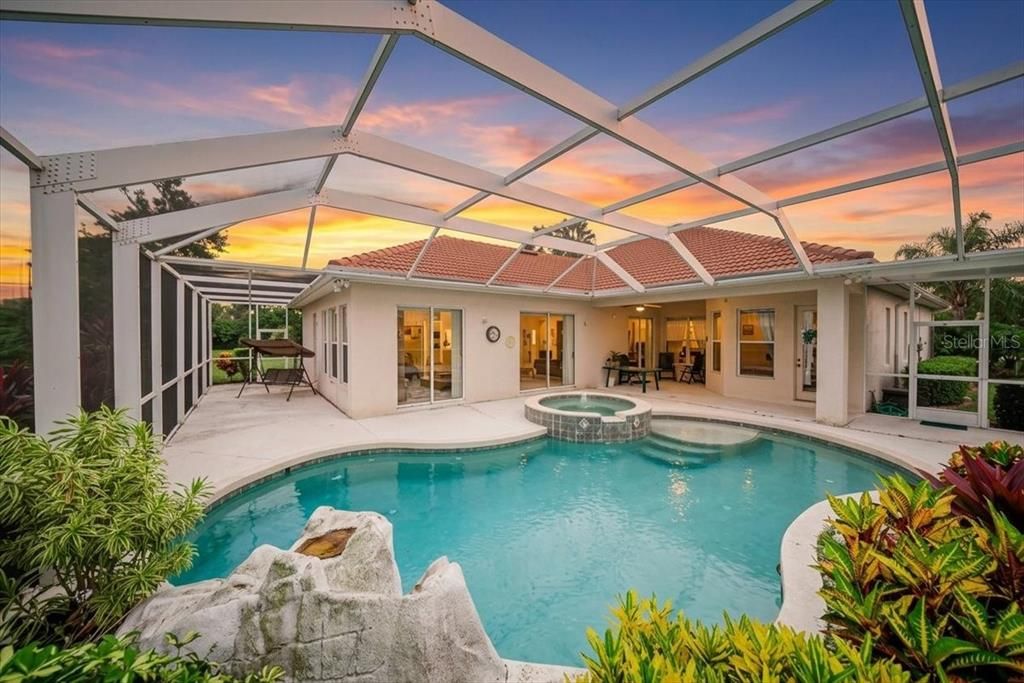 En Venta: $635,000 (4 camas, 3 baños, 2711 Pies cuadrados)