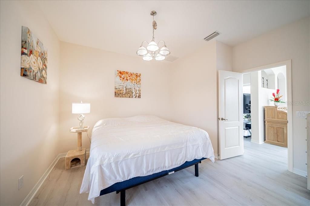 En Venta: $635,000 (4 camas, 3 baños, 2711 Pies cuadrados)