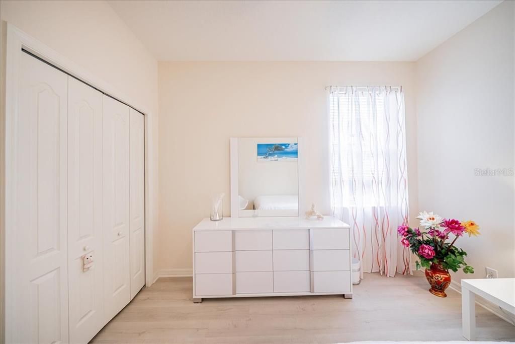 En Venta: $635,000 (4 camas, 3 baños, 2711 Pies cuadrados)