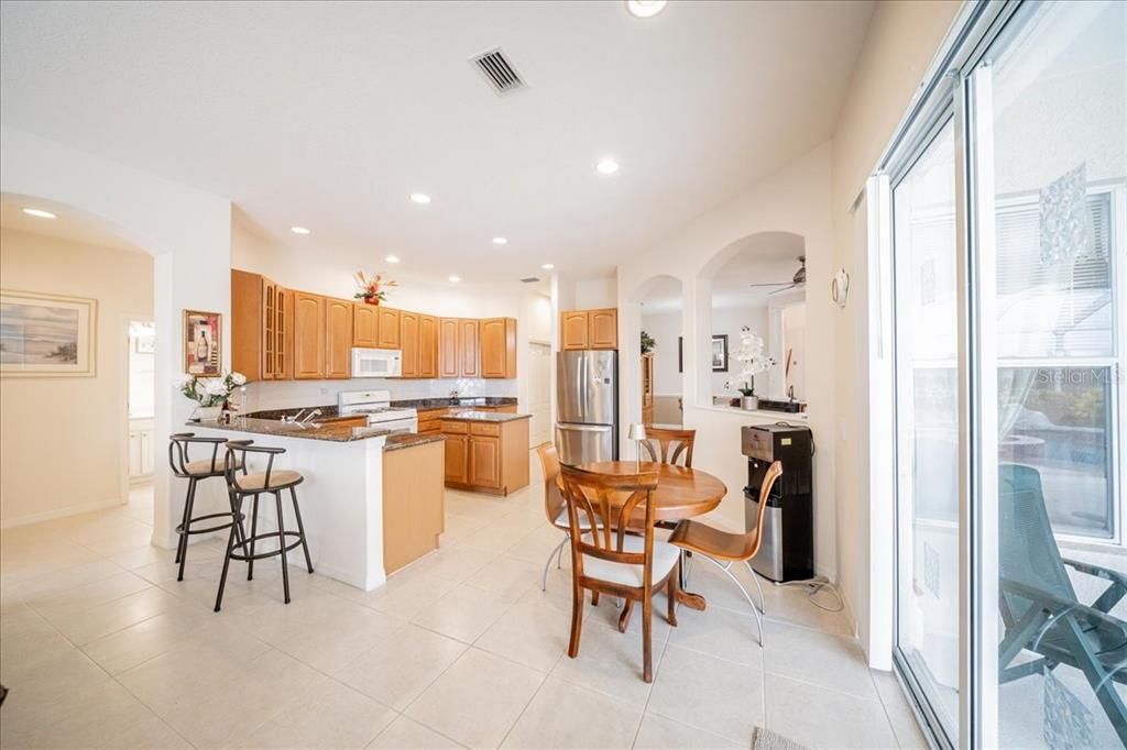 En Venta: $635,000 (4 camas, 3 baños, 2711 Pies cuadrados)