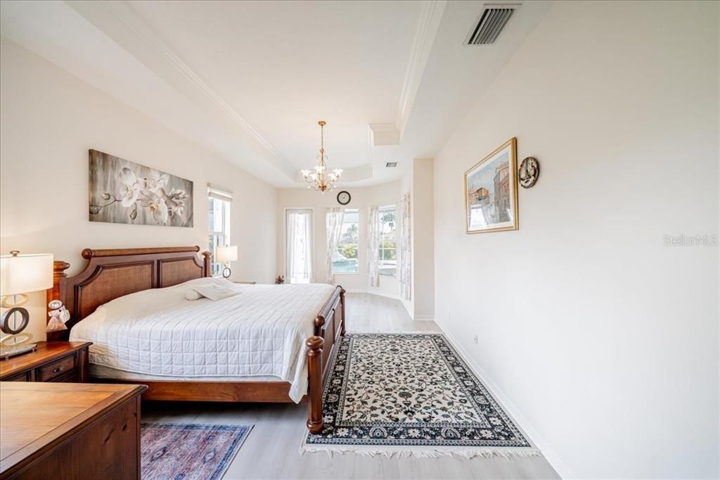 En Venta: $635,000 (4 camas, 3 baños, 2711 Pies cuadrados)