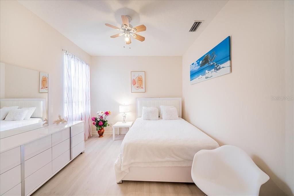 En Venta: $635,000 (4 camas, 3 baños, 2711 Pies cuadrados)