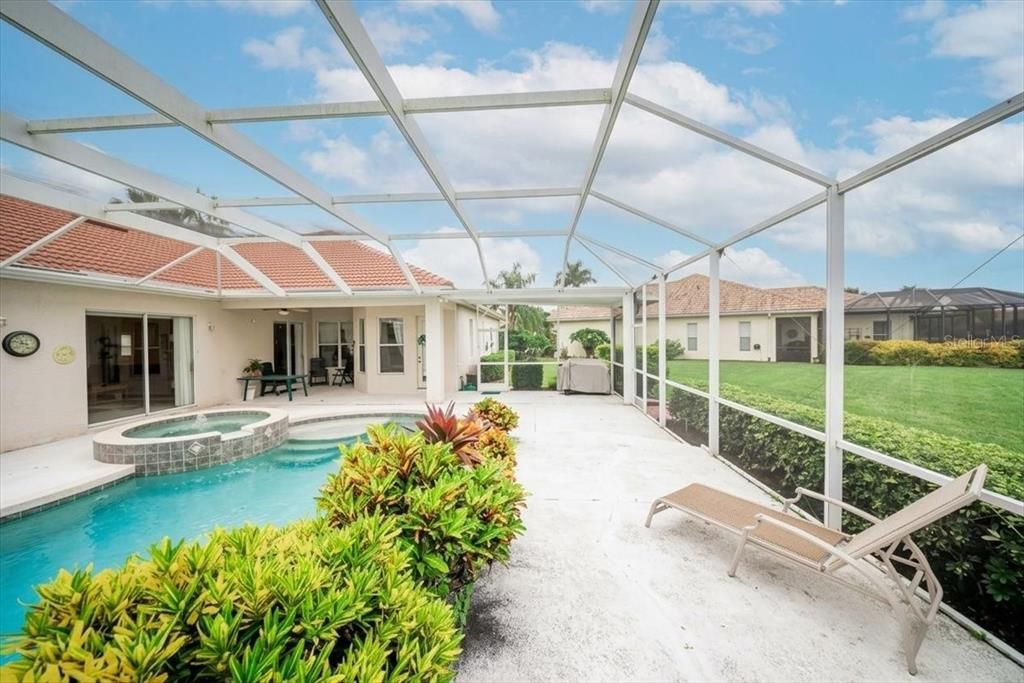 En Venta: $635,000 (4 camas, 3 baños, 2711 Pies cuadrados)
