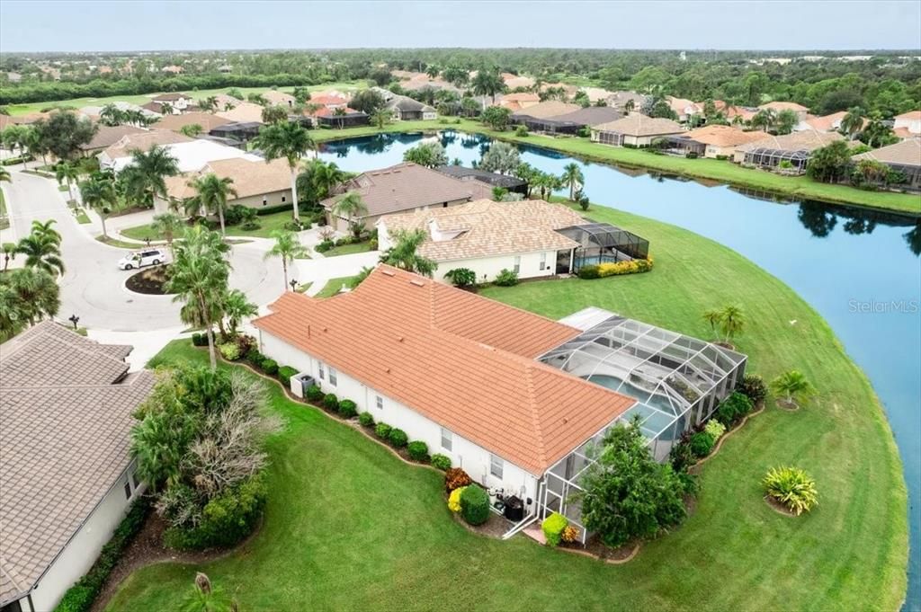 En Venta: $635,000 (4 camas, 3 baños, 2711 Pies cuadrados)