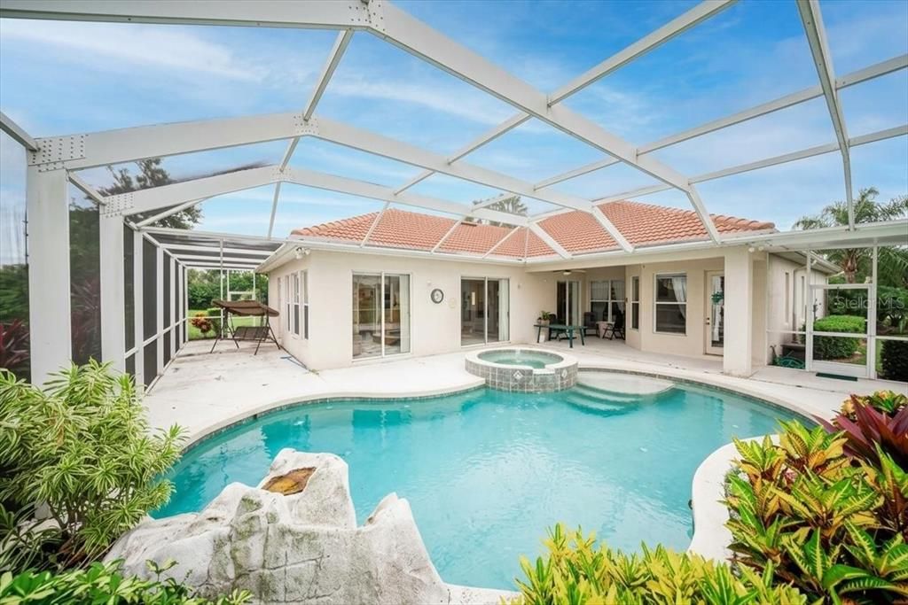 En Venta: $635,000 (4 camas, 3 baños, 2711 Pies cuadrados)