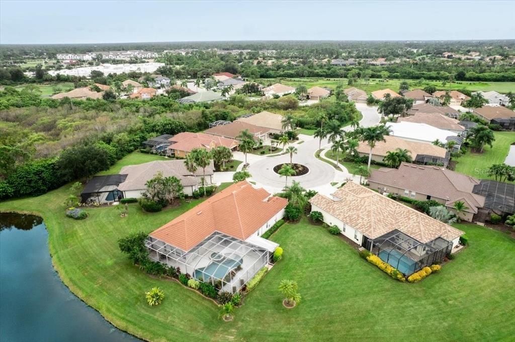 En Venta: $635,000 (4 camas, 3 baños, 2711 Pies cuadrados)