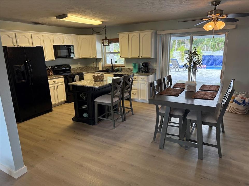 For Sale: $474,999 (3 beds, 2 baths, 1176 Square Feet)