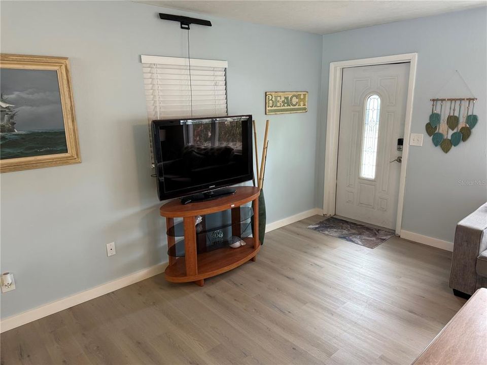 For Sale: $474,999 (3 beds, 2 baths, 1176 Square Feet)
