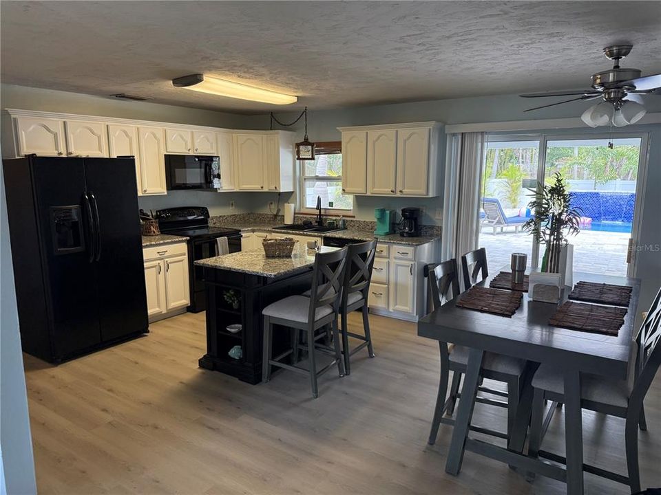For Sale: $474,999 (3 beds, 2 baths, 1176 Square Feet)