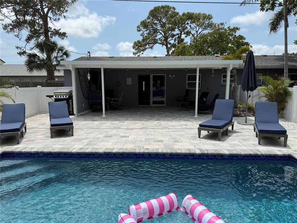 For Sale: $474,999 (3 beds, 2 baths, 1176 Square Feet)