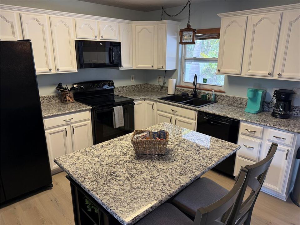 For Sale: $474,999 (3 beds, 2 baths, 1176 Square Feet)