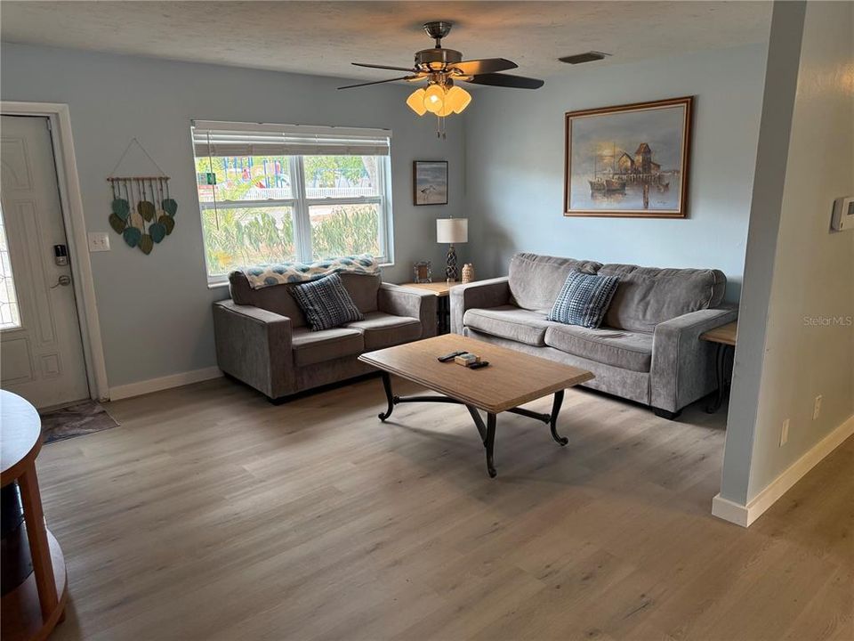 For Sale: $474,999 (3 beds, 2 baths, 1176 Square Feet)