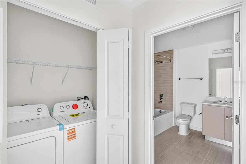 For Sale: $305,000 (2 beds, 2 baths, 1023 Square Feet)