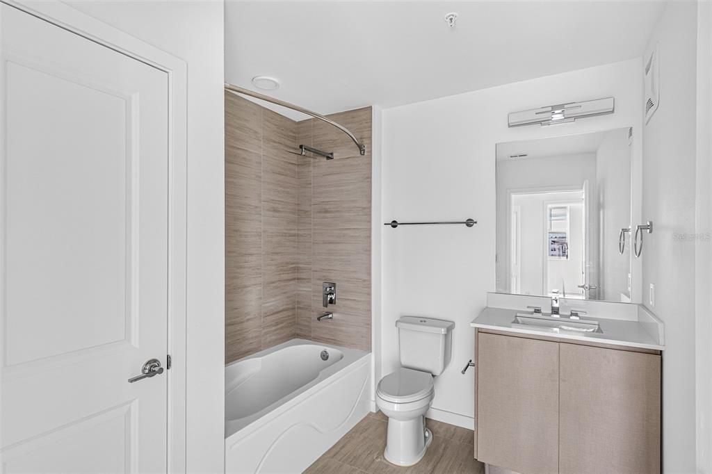 For Sale: $305,000 (2 beds, 2 baths, 1023 Square Feet)