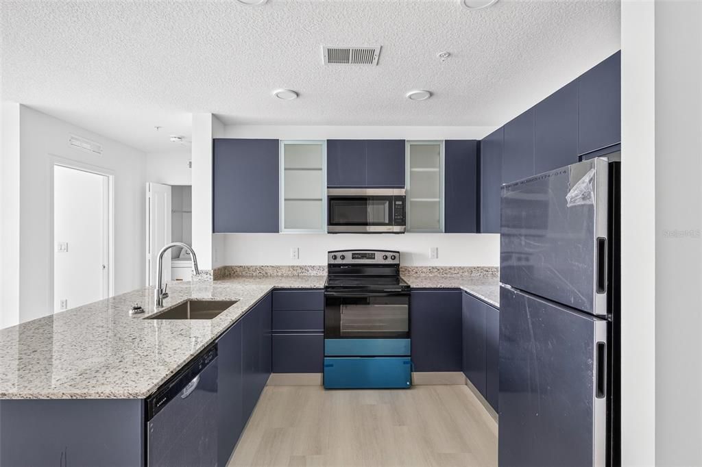 For Sale: $305,000 (2 beds, 2 baths, 1023 Square Feet)
