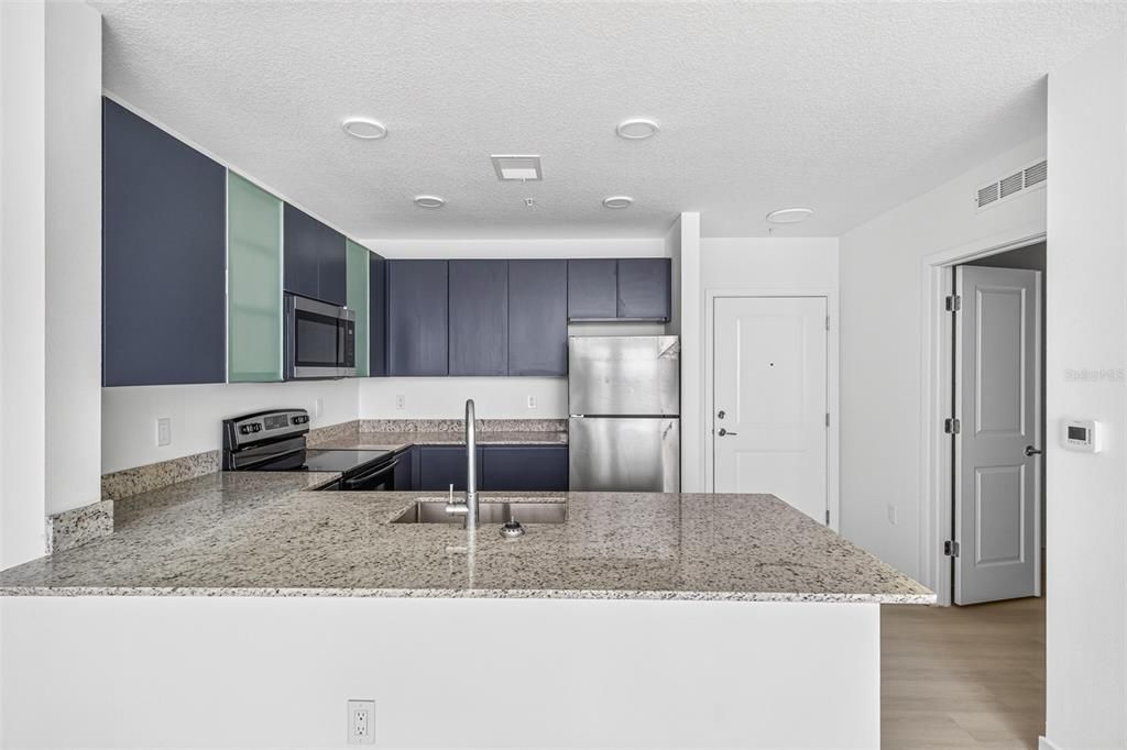 For Sale: $305,000 (2 beds, 2 baths, 1023 Square Feet)