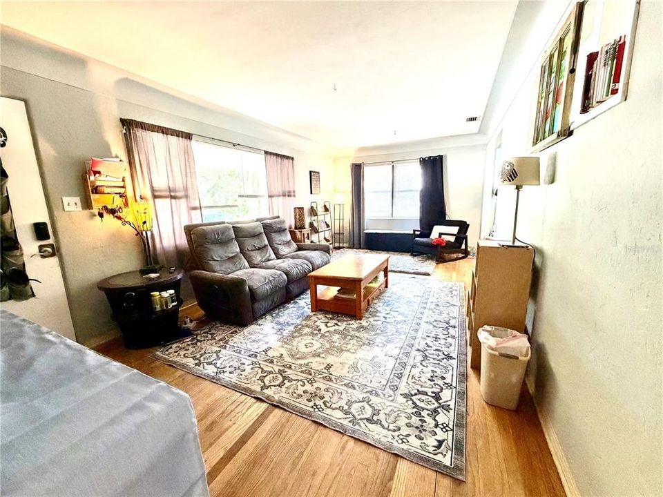 For Sale: $320,000 (3 beds, 1 baths, 1147 Square Feet)