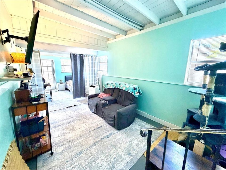 For Sale: $320,000 (3 beds, 1 baths, 1147 Square Feet)