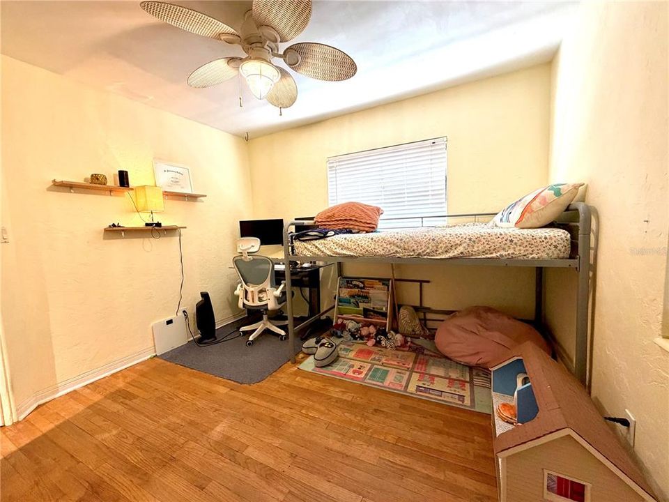 For Sale: $320,000 (3 beds, 1 baths, 1147 Square Feet)