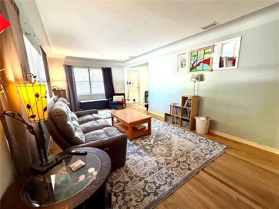 For Sale: $320,000 (3 beds, 1 baths, 1147 Square Feet)