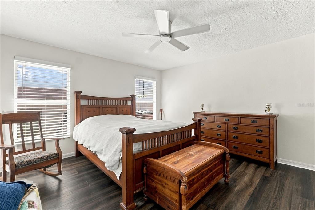 For Sale: $375,000 (4 beds, 2 baths, 1974 Square Feet)