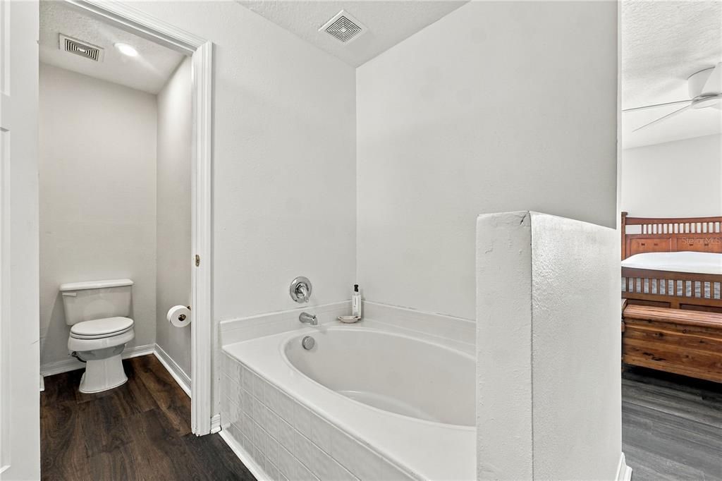 For Sale: $375,000 (4 beds, 2 baths, 1974 Square Feet)