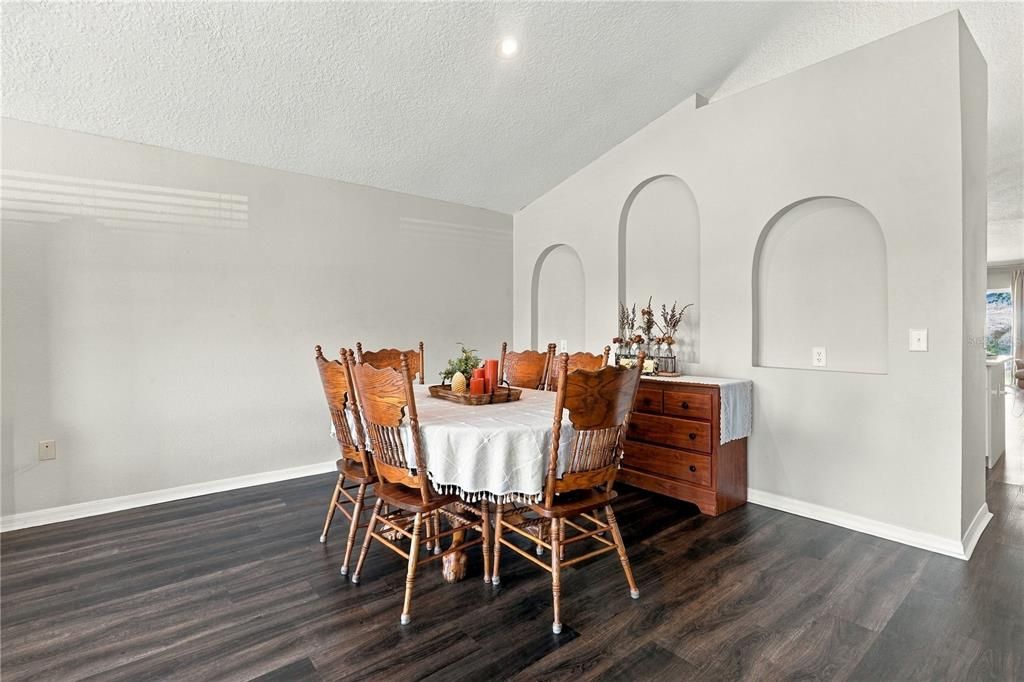 For Sale: $375,000 (4 beds, 2 baths, 1974 Square Feet)