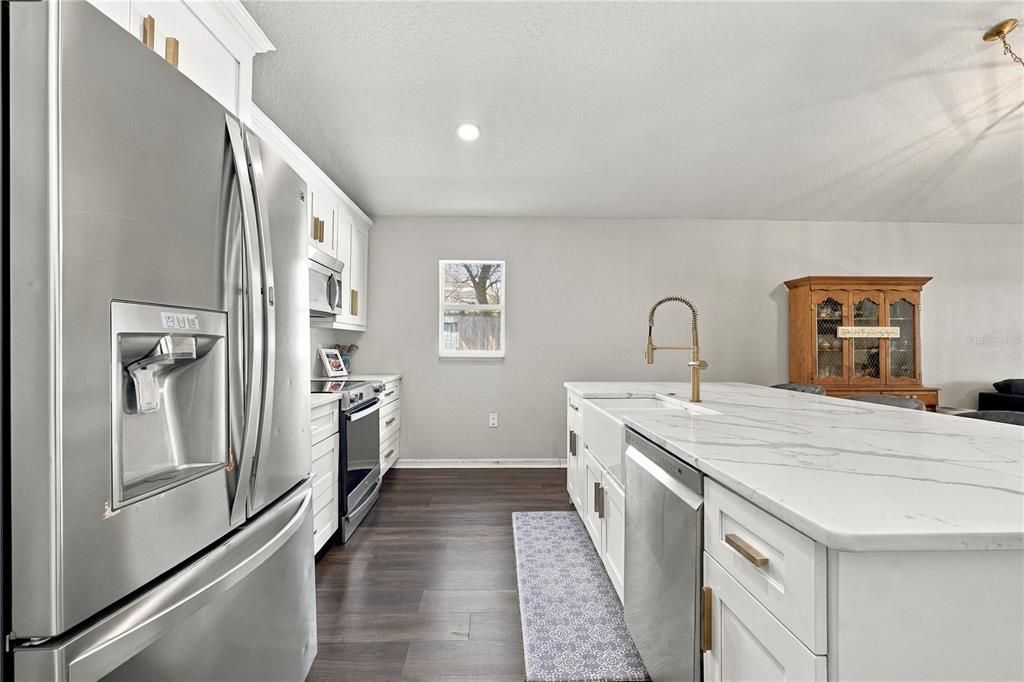 For Sale: $375,000 (4 beds, 2 baths, 1974 Square Feet)