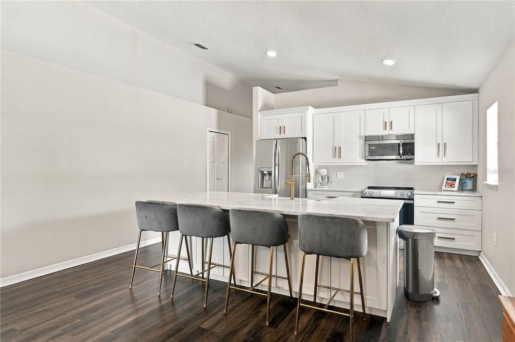 For Sale: $375,000 (4 beds, 2 baths, 1974 Square Feet)