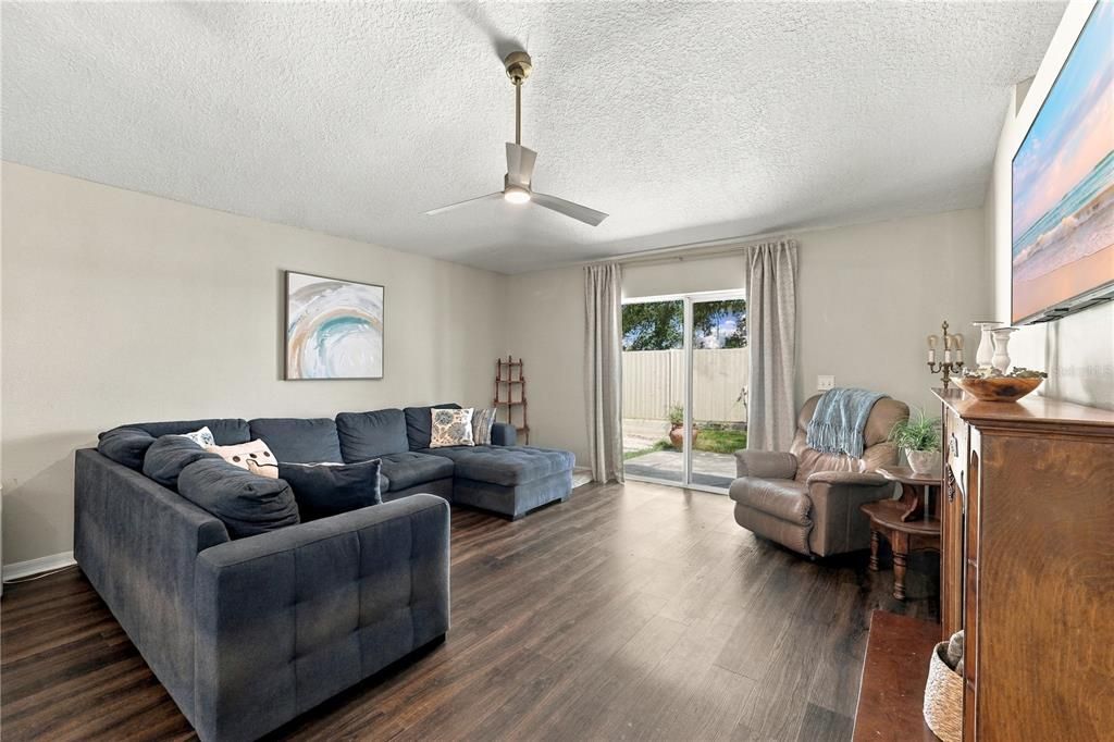 For Sale: $375,000 (4 beds, 2 baths, 1974 Square Feet)