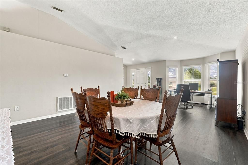 For Sale: $375,000 (4 beds, 2 baths, 1974 Square Feet)