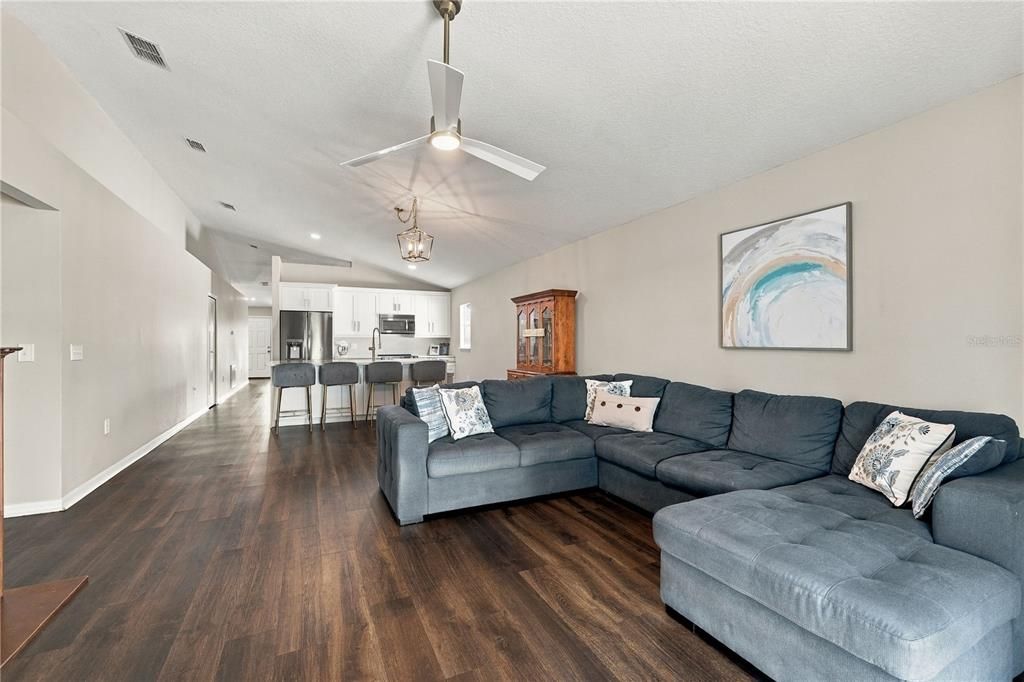 For Sale: $375,000 (4 beds, 2 baths, 1974 Square Feet)