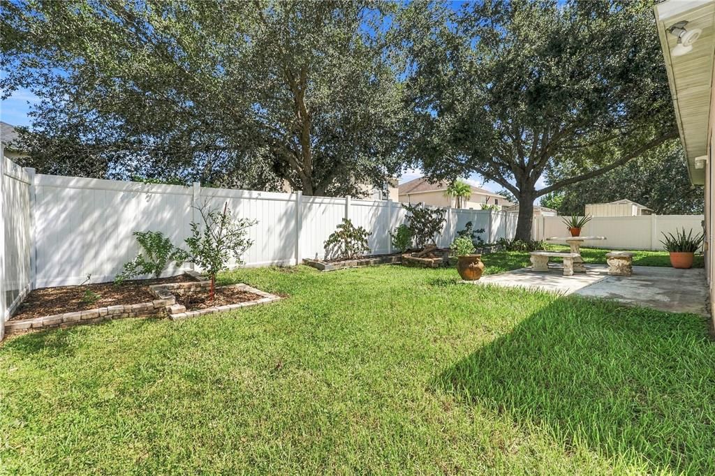 For Sale: $375,000 (4 beds, 2 baths, 1974 Square Feet)