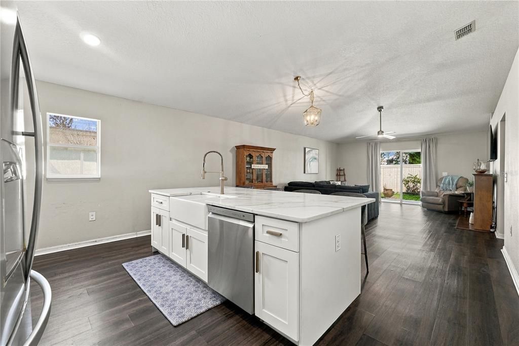 For Sale: $375,000 (4 beds, 2 baths, 1974 Square Feet)