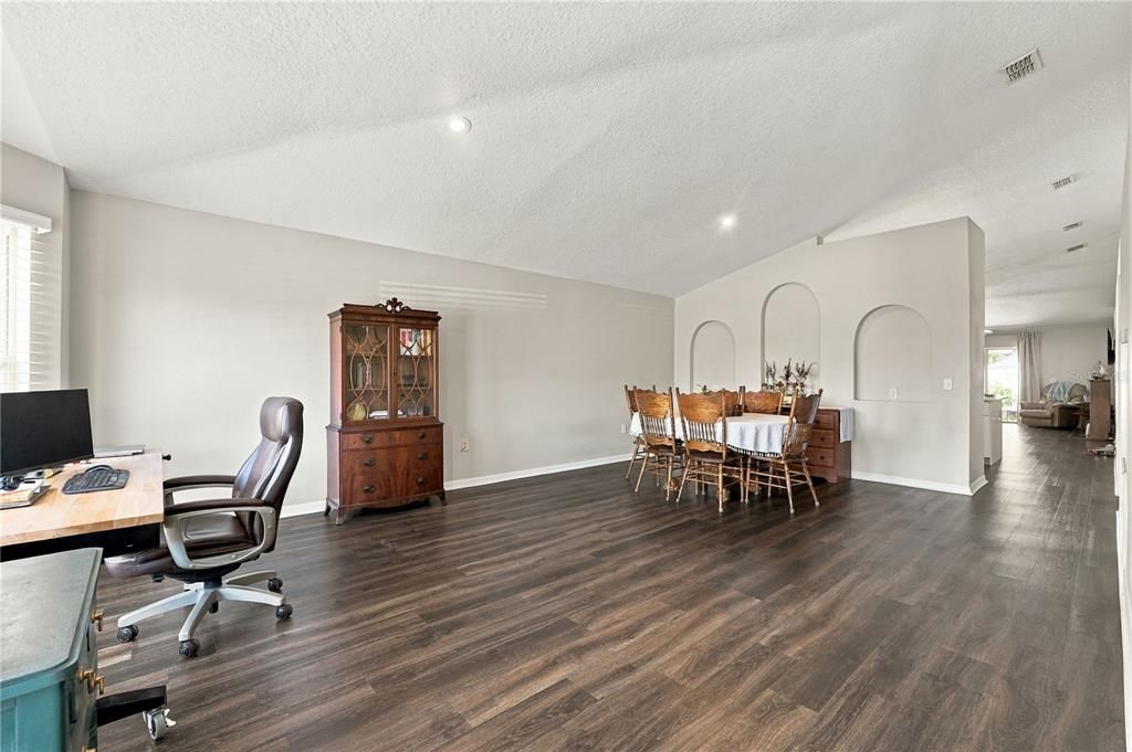 For Sale: $375,000 (4 beds, 2 baths, 1974 Square Feet)