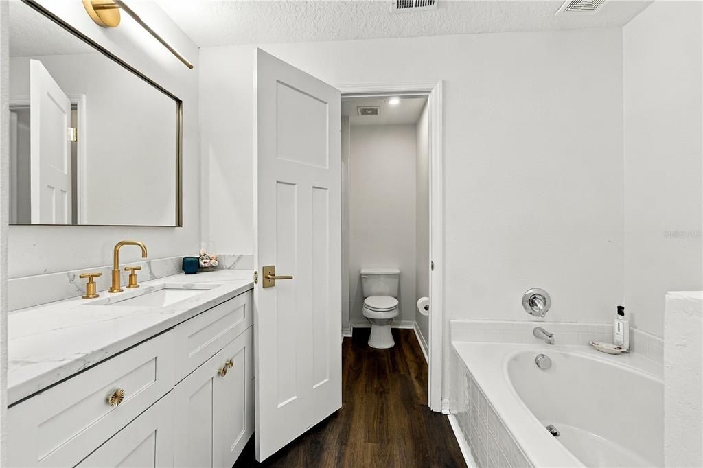 For Sale: $375,000 (4 beds, 2 baths, 1974 Square Feet)